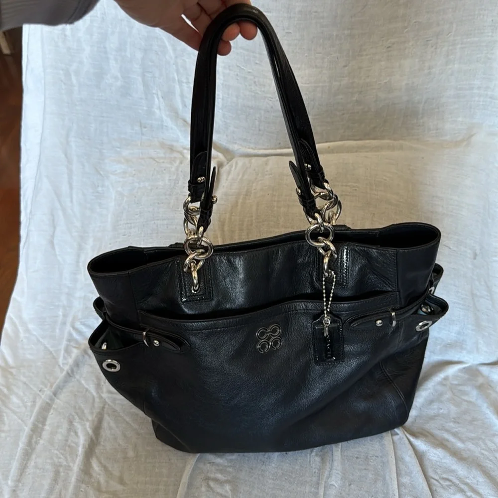 COACH Elegant Black Leather Tote Bag - Picture 8 of 17